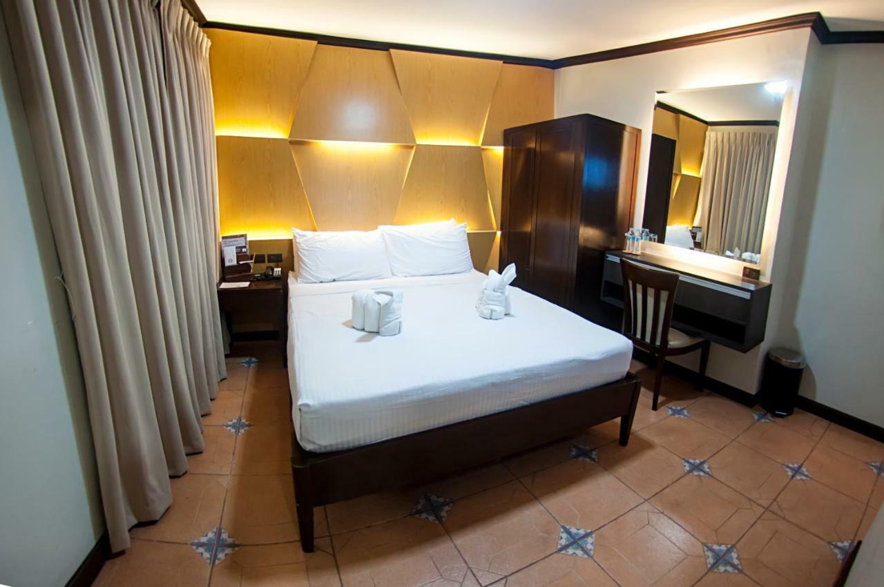 Vigan Plaza Hotel Exterior foto