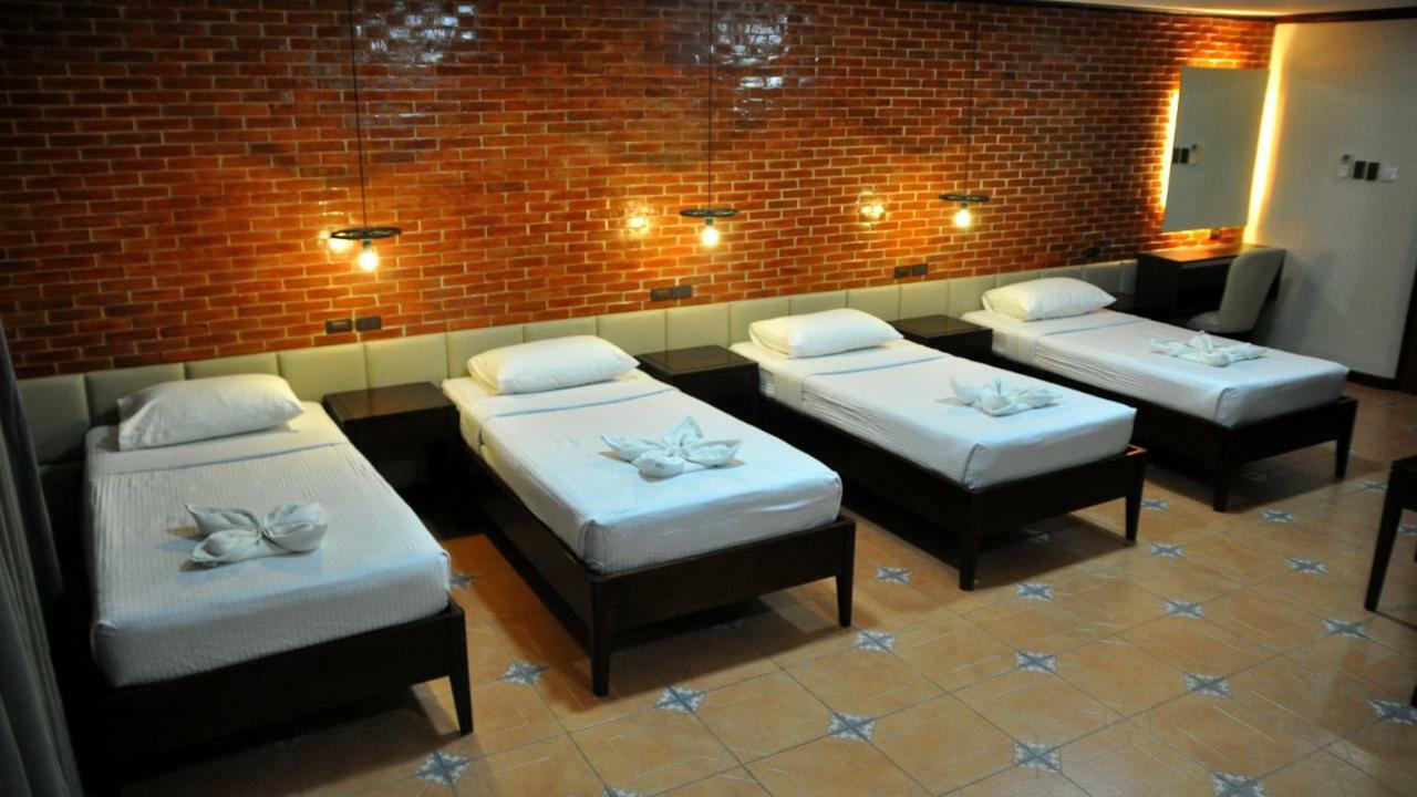 Vigan Plaza Hotel Exterior foto